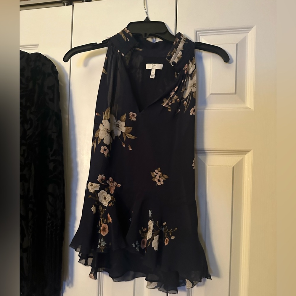 Joie Size 0 Black Floral Top